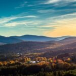 Hora dorada sobre las colinas y montañas de Vermont