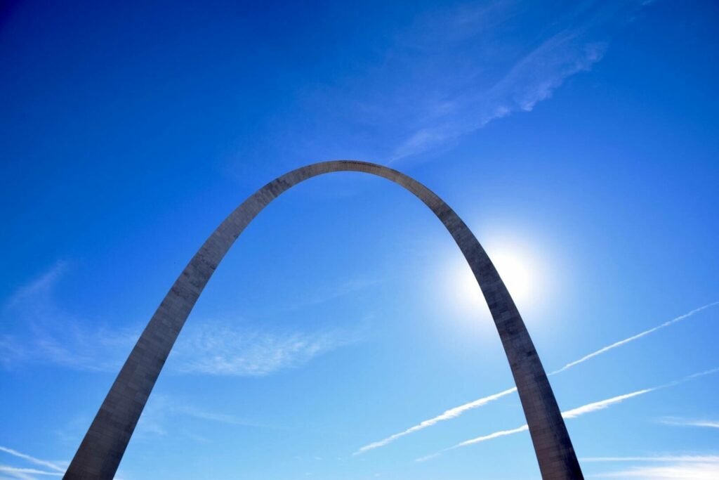 El Arco de St. Louis en St. Louis, MO, además de múltiples lugares para acampar para quedarse.