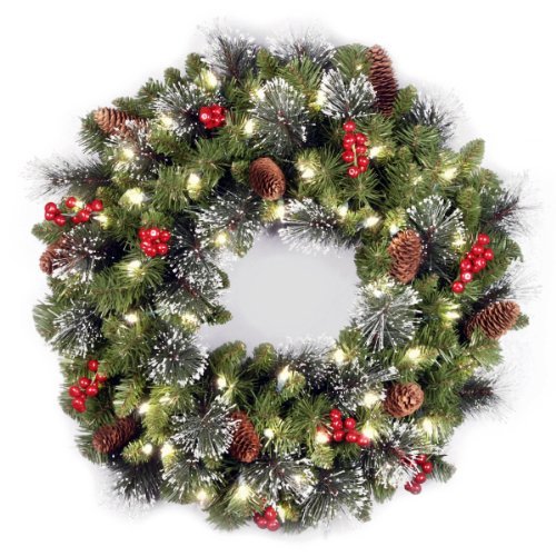 National Tree Company Corona de Navidad artificial preiluminada, verde, abeto de Crestwood, luces blancas, decorada con piñas, racimos de bayas, ramas esmeriladas, colección de Navidad, 24 pulgadas