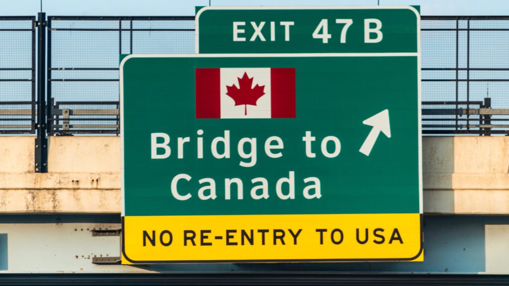 Vista de una señal a un puente a Canadá